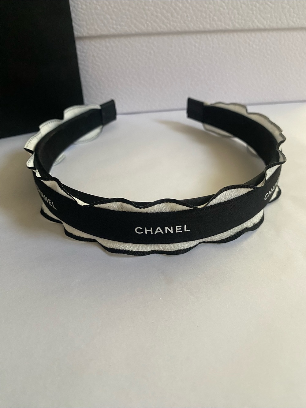 Chanel Ribbon Black & White Ruffle Edge Headband - Picture 4 of 5